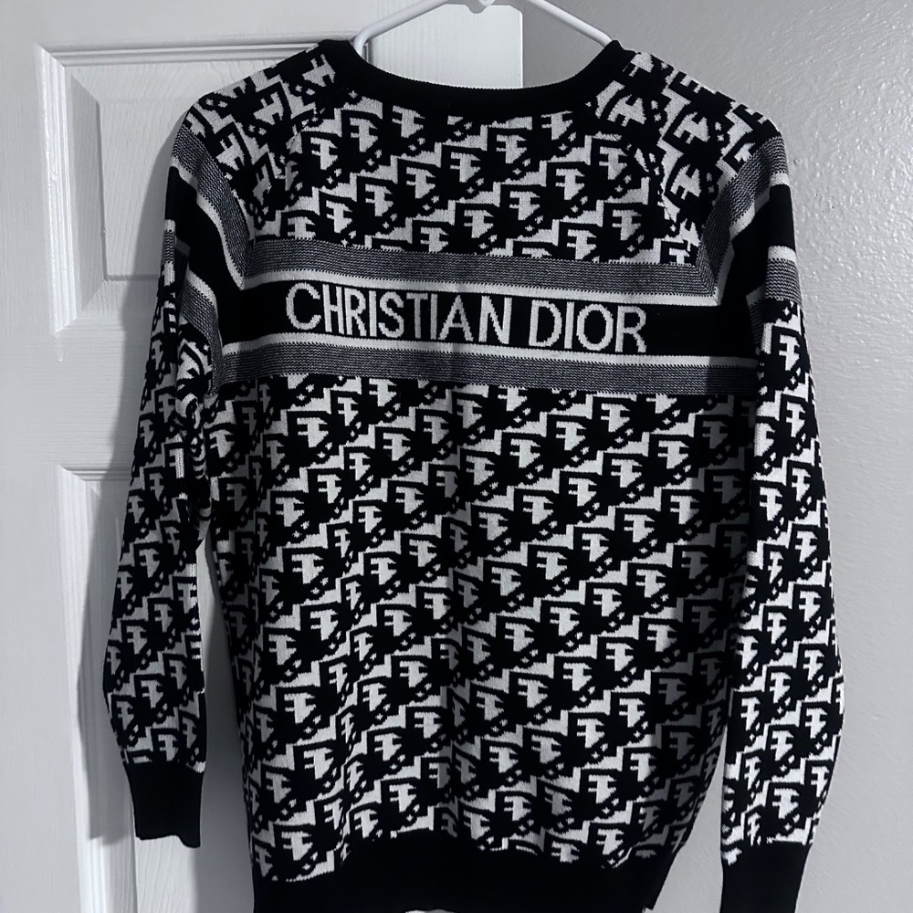 Sweaters - Picture 2 of 11